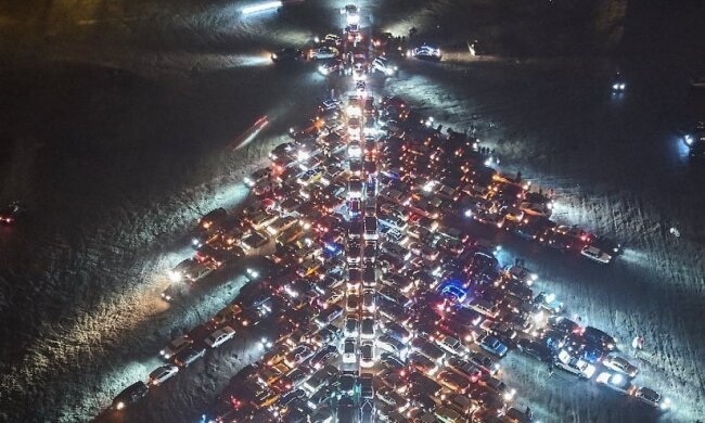 Автолюбителі Харкова показали Україні, як потрібно зустрічати нове десятиліття: неймовірне видовище