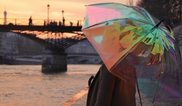 Розумна парасолька не губиться та прогнозує погоду (фото, відео)
