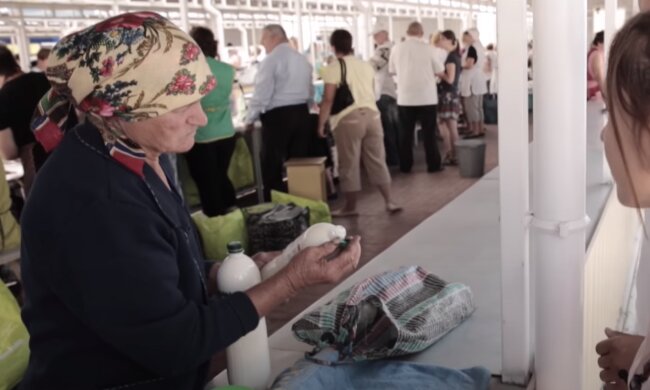 Молоко на базарі, скрін, відео