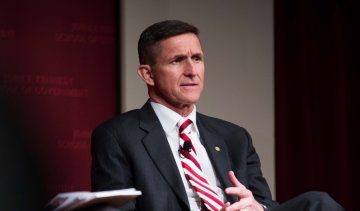 Демократи звинуватили радника Трампа у надмірній активності