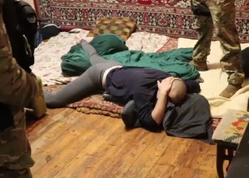 Задержание подростков-преступников. Фото: скрин facebook.com/PoliceDniproRegion