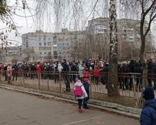 Школяр розпилив газовий балончик посеред уроку, фото: Facebook поліція Львівської області