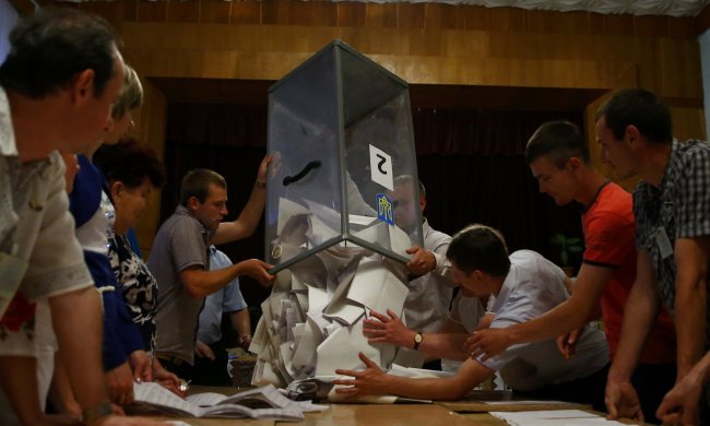 Холодна зброя та селфі: українцям нагадали, як вести себе на виборах