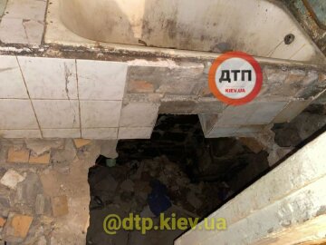 У київській п'ятиповерхівці впала підлога, скріншот: Telegram