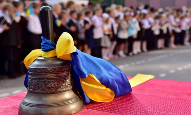 Для школьников в Украине прозвучал первый звонок, фото: УНИАН