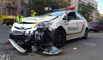 Поліція перебила майже усі свої авто