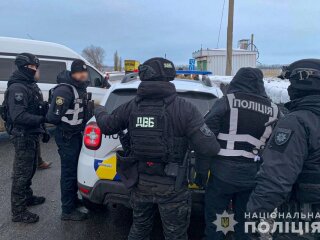 Задержание полицейских с фейковым драгером. Фото: Национальная полиция