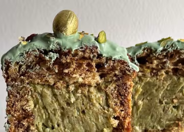 Кулич со вкусом дубайского шоколада, кадр из видео