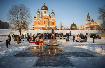 Хрещення, ополонка, фото із соцмереж