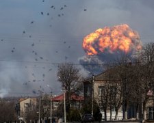 Очевидцы сняли мощный взрыв в Балаклее