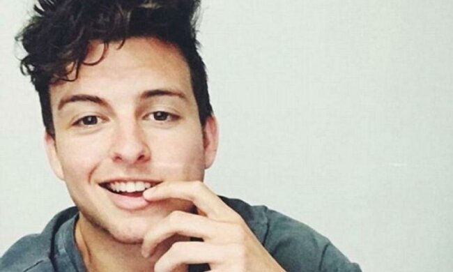 Брат голливудской красотки не уступает в красоте: фото