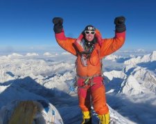 Главное за ночь: аннексированный Эверест и "зрада" на украинском канале 