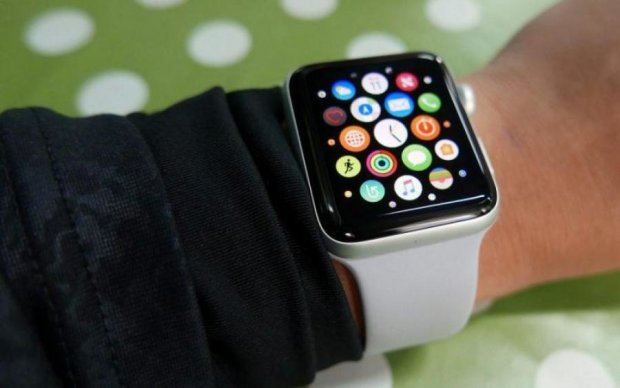 Розумний годинник від Apple витяг власника з того світу
