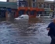 Хмельницкий плавает, разъярённые горожане обратились к Симчишину из лодок - мэр советует "потерпеть"