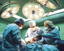 Хірурги витягли зі шлунка китайця 87 цвяхів