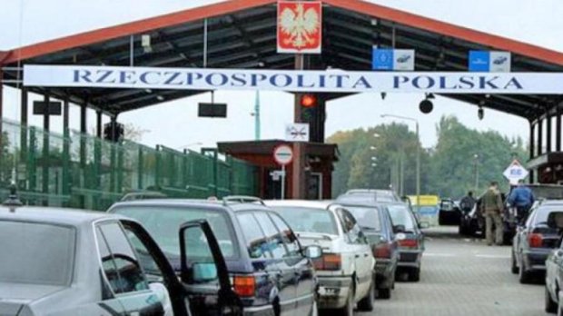 На украино-польской границе застряли две тысячи автомобилей 
