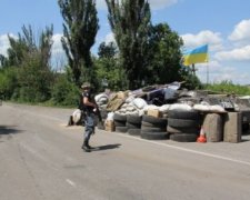 Национальная полиция разбирает блокпосты под Луганском