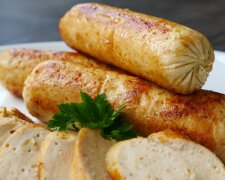 Курячі ковбаски, кадр з відео