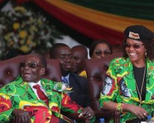 Янукович плачет: приближенные Мугабе показали настоящую роскошь