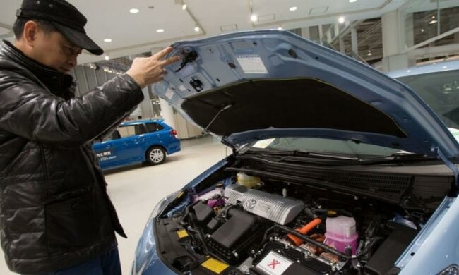 Автомобили старше пяти лет запретили ввозить в Украину