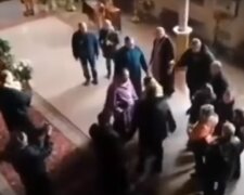 бійка в церкві, скріншот з відео