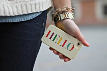 Девочка получила химические ожоги от чехла на смартфон