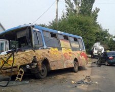 Ланос протаранив маршрутку в Маріуполі: постраждали люди