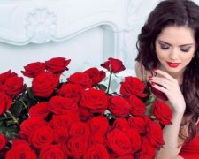Троянди на прокат: росіянкам запропонували самим себе привітати з Жіночим днем