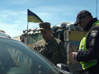 ТЦК та поліція. Фото: скрін youtube