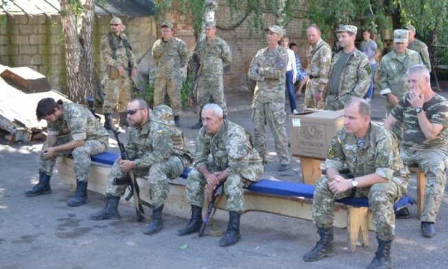 У Дніпропетровськ з АТО повернулися 30 бійців 43-го батальйону (фото)