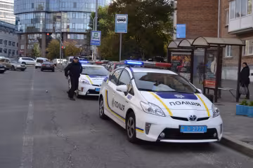 Дівчина довела: під Києвом неадекват відкрив вогонь по популярному магазину