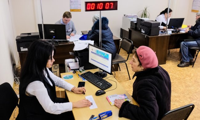 Паспорт по-новому: украинцам станет проще выехать за границу
