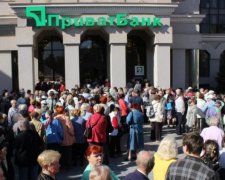 Всі гроші заблоковані: клієнти Привату в повному жаху