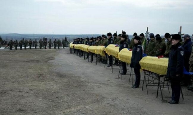 У Дніпропетровську поховали 16 неопізнаних бійців АТО