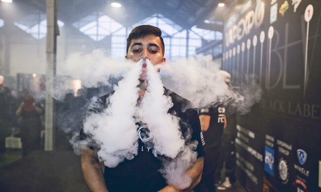 Небезпеку електронних сигарет перевірили "ліцензійні" медики: докази більше не потрібні