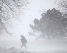 Моторошні кадри: екстремал "зловив" хвилю незважаючи на бурю