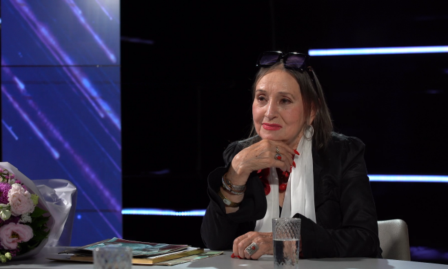 Лариса Кадочникова