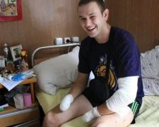 Боєць з ампутованими кистями рук став масажистом