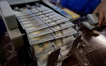 Курс долара на кілька років вперед: прогнози від МВФ