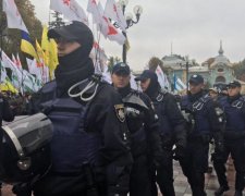 Саакашвили создает штаб в Октябрьском дворце, Нацгвардия препятствует