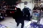 Нападение в магазине, кадр из видео
