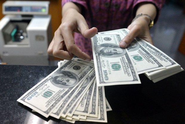 Українці масово позбуваються валюти: чому "зелений" більше не потрібен