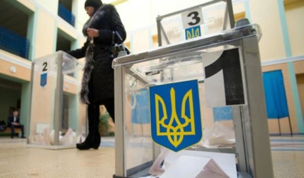 Во Львове председатель избирательного участка "случайно" забрал печать