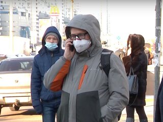 люди в масках, скриншот из видео