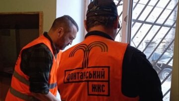 Одеса: комунальники ліквідовують наслідки атаки