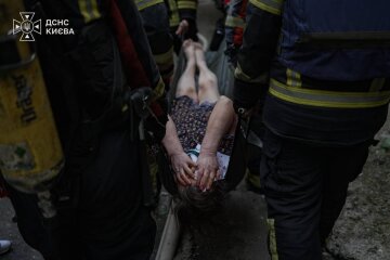 Наслідки влучання дрону в будинок на Печерську, фото: ДСНС Києва
