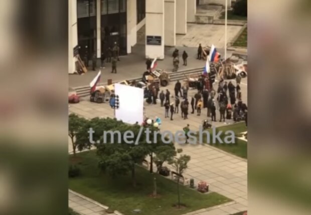 У Києві помітили російські прапори, скріншот