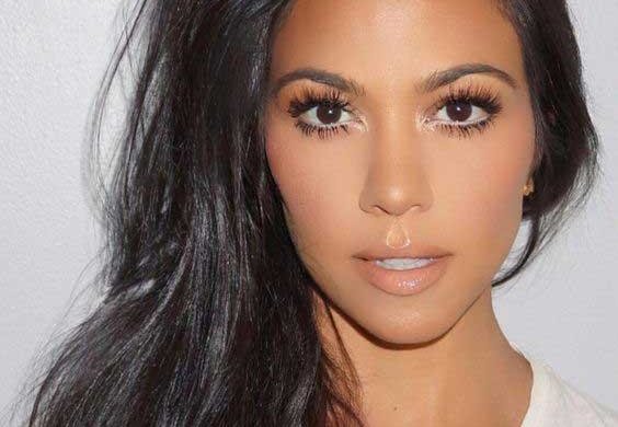 Від неї такого точно не очікували: сестричка Кардашьян роздяглася для глянцю