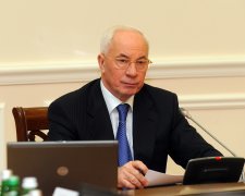 Азаров вбрався у пір’я і вставив п’ять копійок по інциденту в Трускавці: "Пішов би ти..."