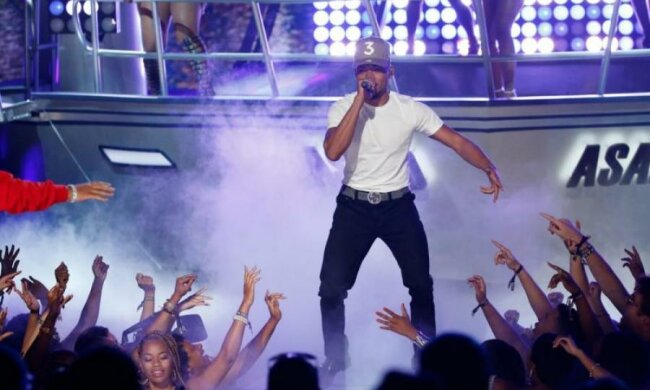 Американский рэпер отправил сотню фанатов в больницу